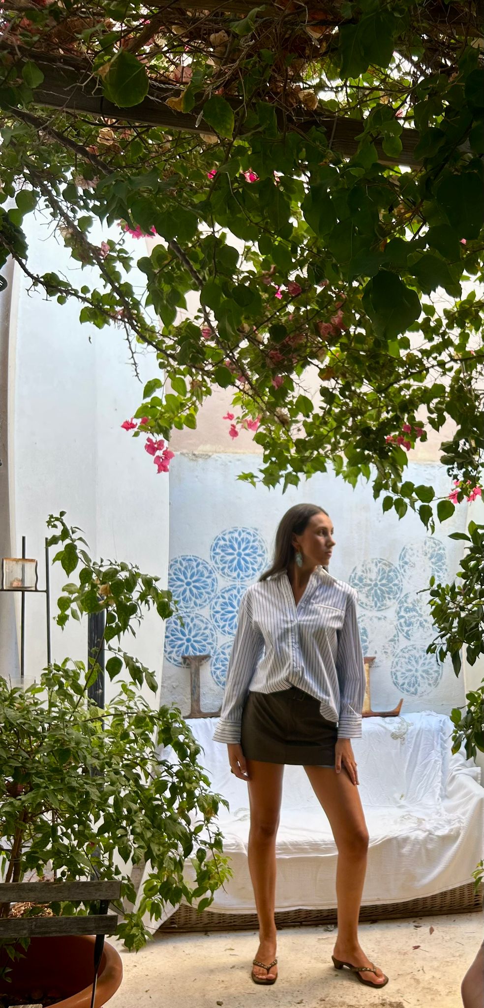 Edimburgo - An urban-inspired, sophisticated asymmetrical mini skirt